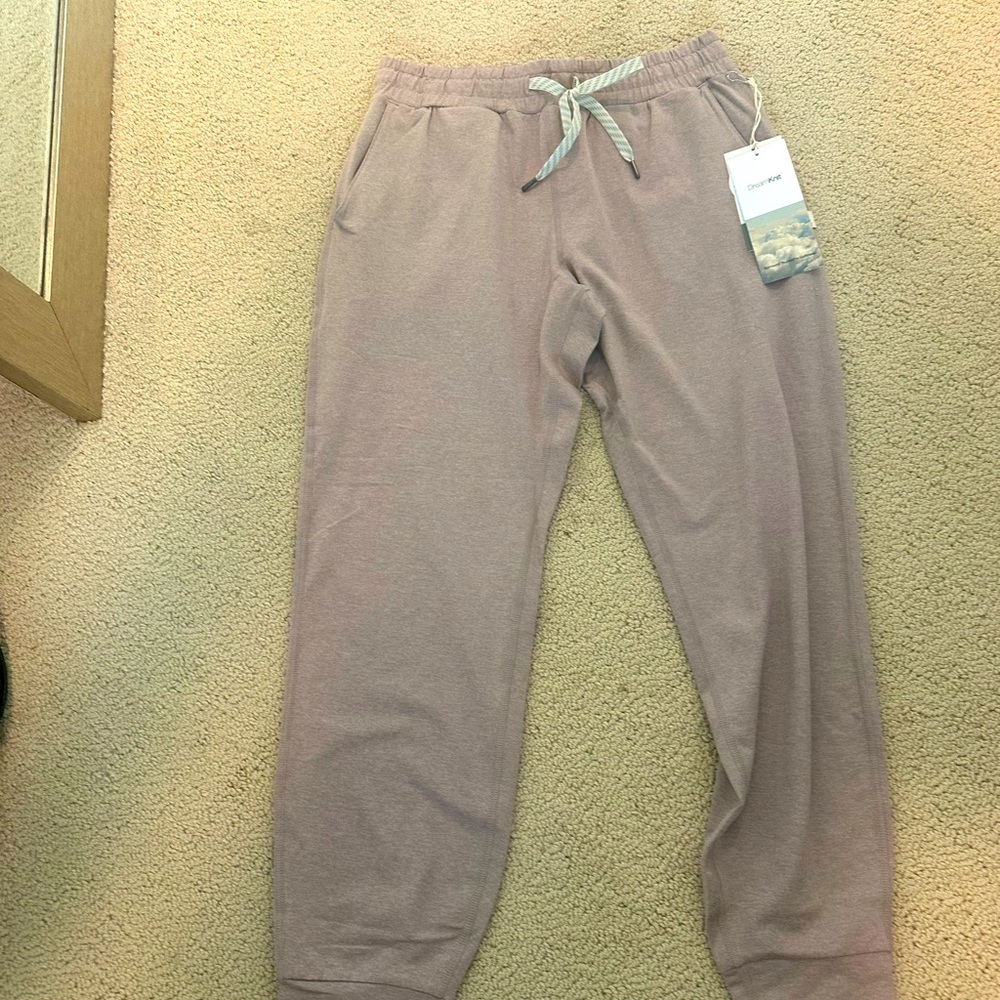 NWT Vuori performance jogger